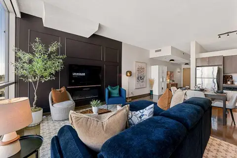 Colours, 135 13 Avenue SW