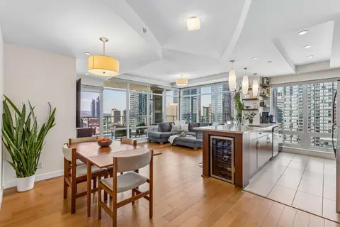 Unit 1702, 530 12 Avenue SW