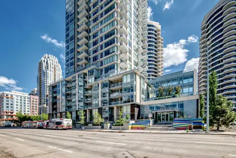 Avenue West End, 1025 5 Avenue SW