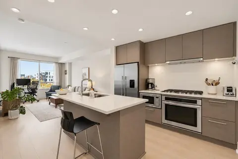 Bridgeland Crossing, 38 9 Street NE