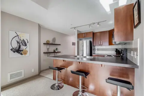 Unit 205, 210 15 Avenue SE