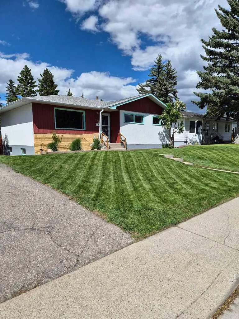 126 Springwood Drive SW, Calgary - photo 1