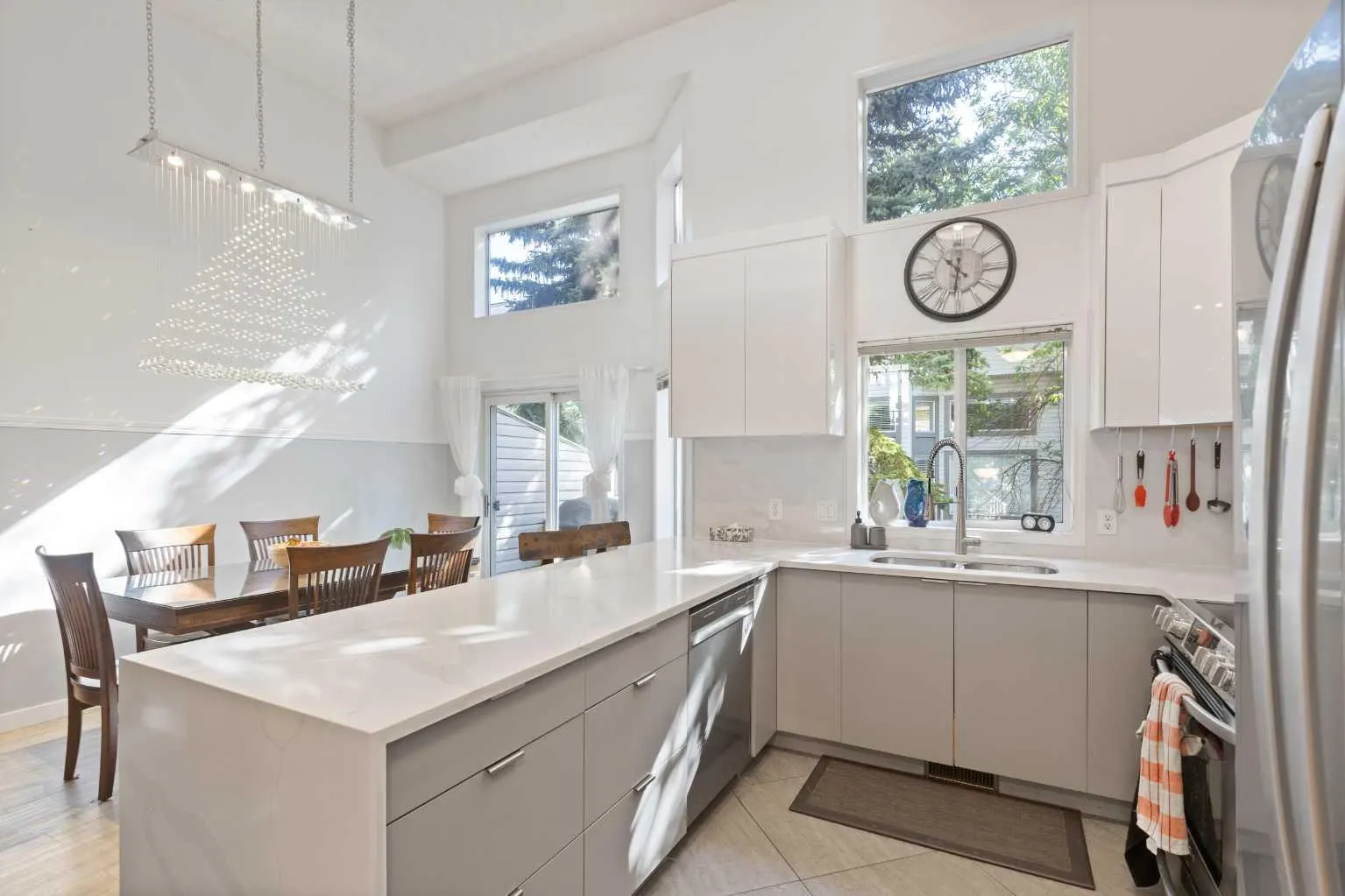 12 Kingsland Villas SW, Calgary - photo 1