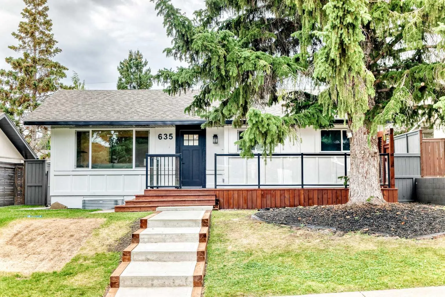635 104 Avenue SW, Calgary - photo 1