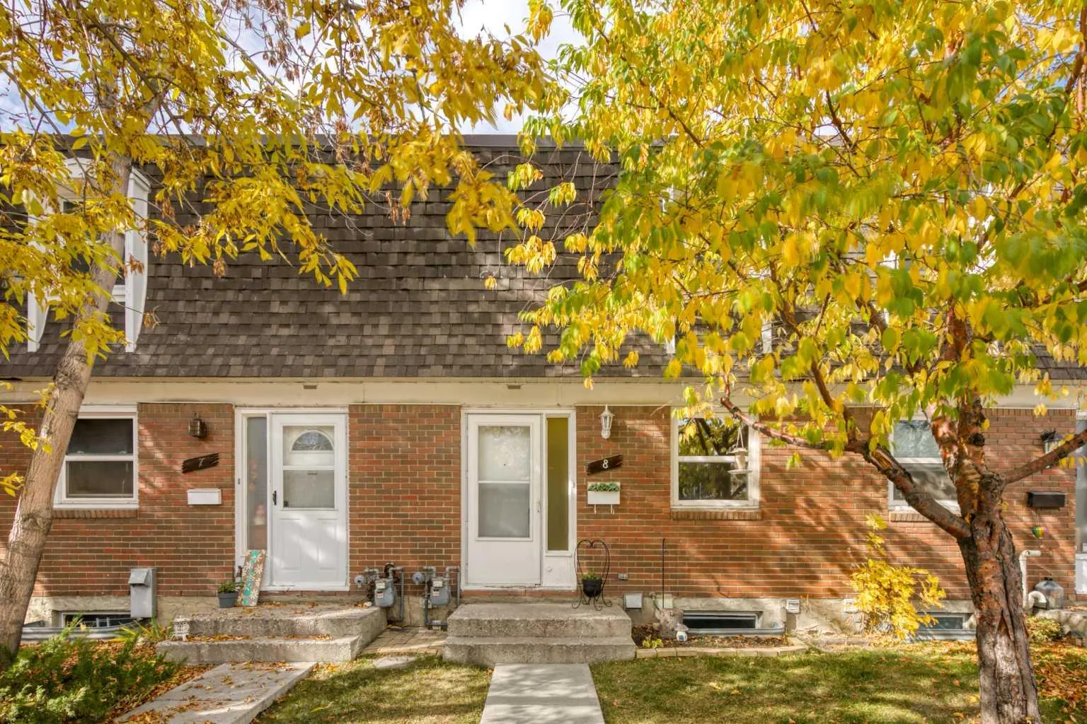 8, 330 Canterbury Drive SW, Calgary - photo 1