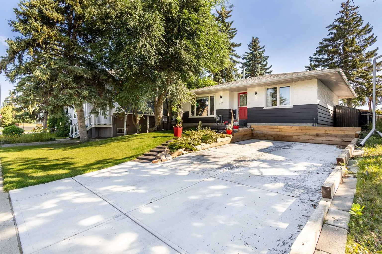 809 68 Avenue SW, Calgary - photo 1