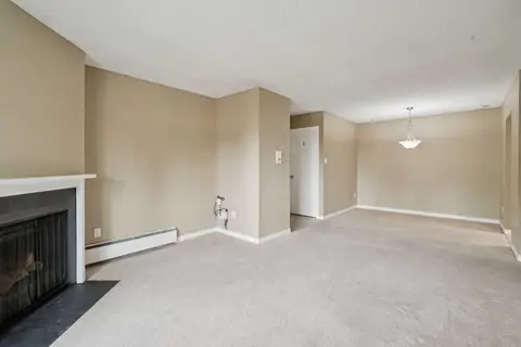 9302, 315 Southampton Drive SW photo 5