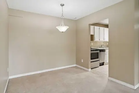 9302, 315 Southampton Drive SW photo 9