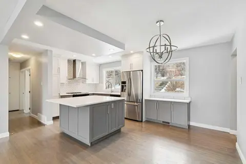 40 Henefer Road SW photo 8
