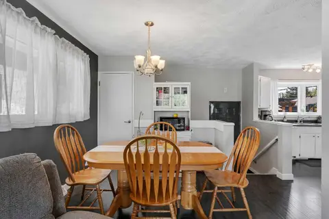 249 Acadia Drive SE photo 10