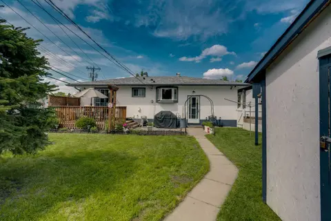 249 Acadia Drive SE photo 32