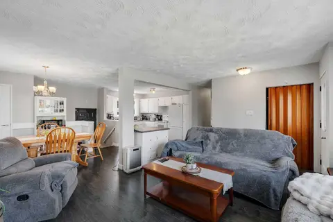249 Acadia Drive SE photo 4
