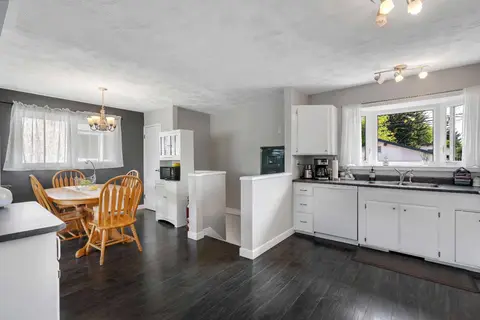 249 Acadia Drive SE photo 6
