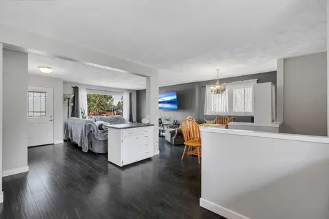 249 Acadia Drive SE photo 7