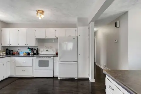 249 Acadia Drive SE photo 9