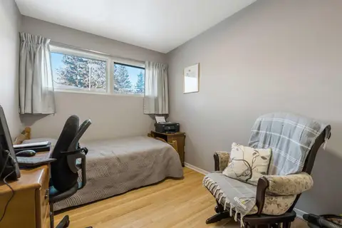 126 Springwood Drive SW photo 10