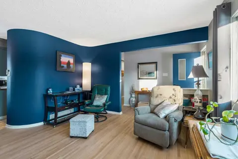 126 Springwood Drive SW photo 3