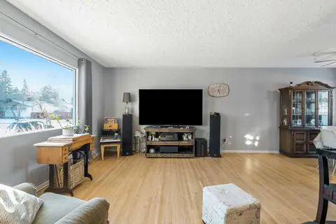 126 Springwood Drive SW photo 4