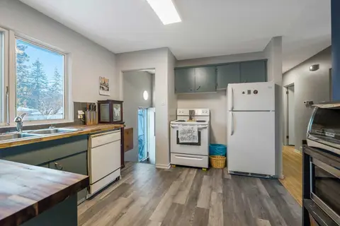 126 Springwood Drive SW photo 6