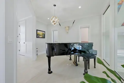 102 Malibou Road  photo 12