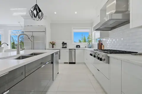 102 Malibou Road  photo 15