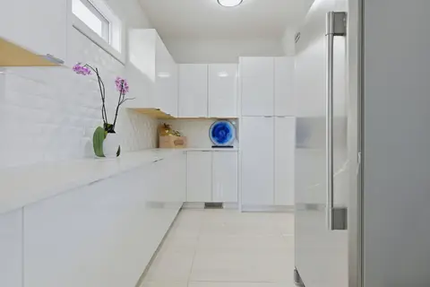 102 Malibou Road  photo 19