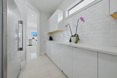 102 Malibou Road  photo 20