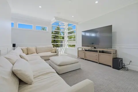 102 Malibou Road  photo 25