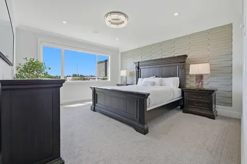 102 Malibou Road  photo 26
