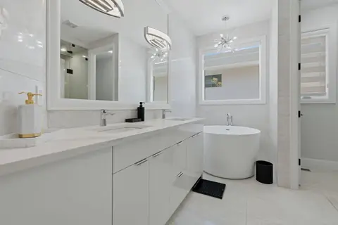 102 Malibou Road  photo 27
