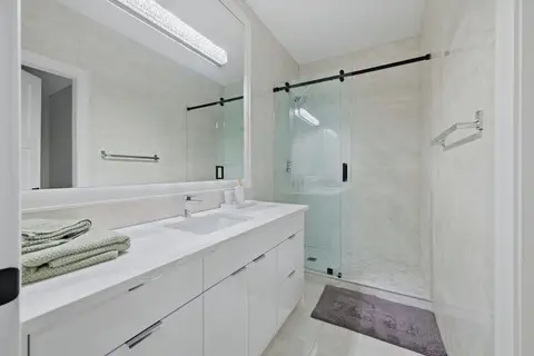102 Malibou Road  photo 39