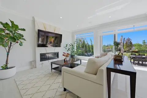 102 Malibou Road  photo 5