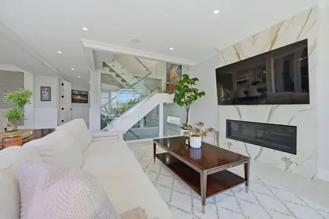 102 Malibou Road  photo 6