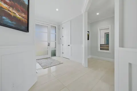 102 Malibou Road  photo 9