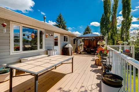 216 Cannington Place SW photo 11