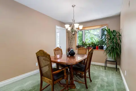 216 Cannington Place SW photo 12