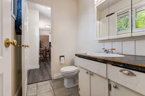 216 Cannington Place SW photo 17