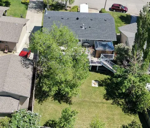 216 Cannington Place SW photo 2