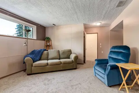 216 Cannington Place SW photo 23