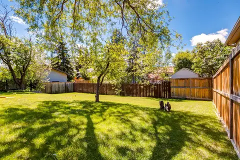 216 Cannington Place SW photo 31