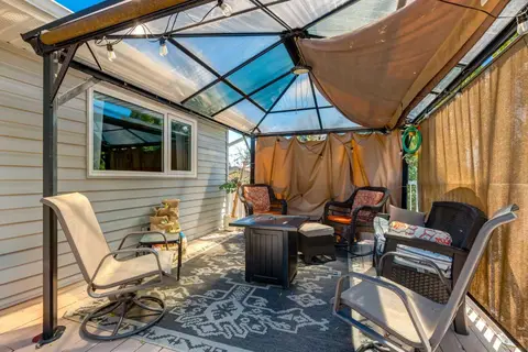 216 Cannington Place SW photo 34