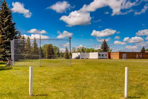 216 Cannington Place SW photo 39
