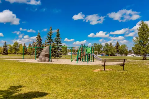 216 Cannington Place SW photo 41
