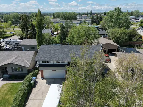216 Cannington Place SW photo 45