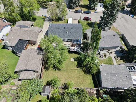 216 Cannington Place SW photo 46