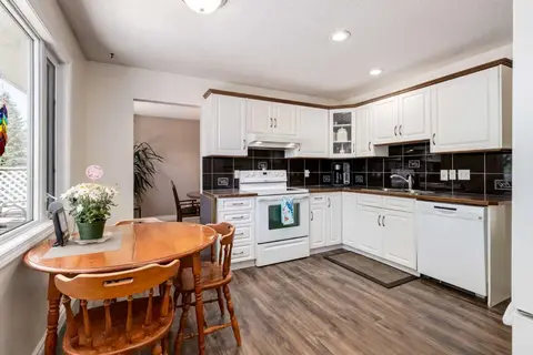 216 Cannington Place SW photo 6