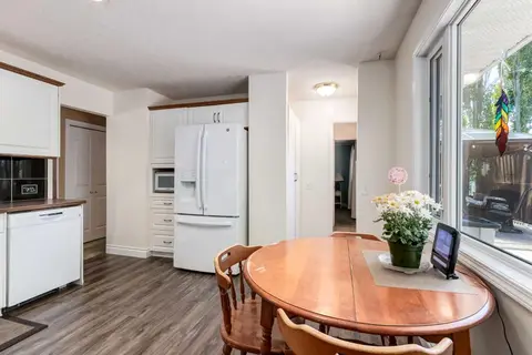 216 Cannington Place SW photo 7