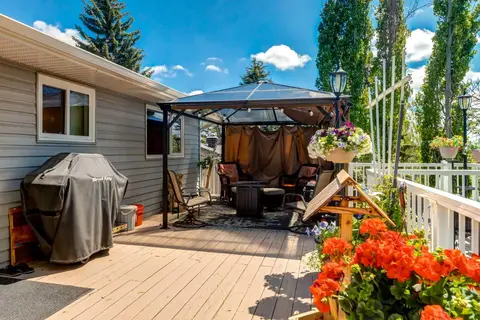 216 Cannington Place SW photo 8