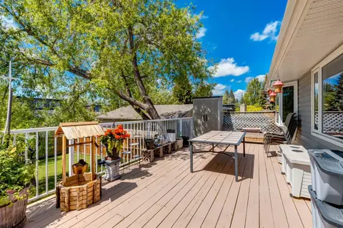 216 Cannington Place SW photo 9