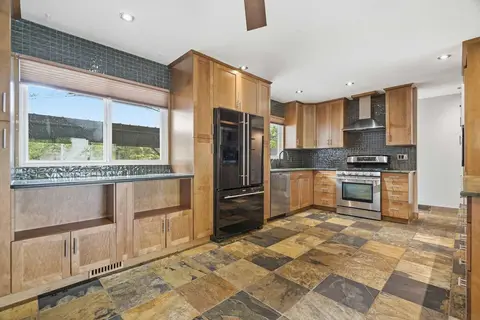 316 Canniff Place SW photo 13
